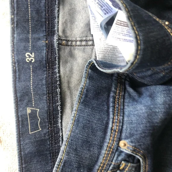 Levi’s strauss in great condition size 32 - Picture 6 of 6